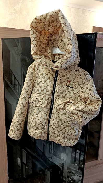 Продам куртку на дівчинку