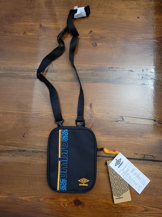 Nowa umbro torebka saszetka sportowa czarna