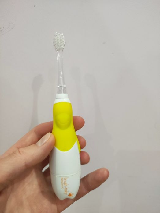 Електрична зубна щітка Brush baby , 0-3 роки, жовта