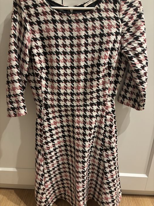 Sukienka w pepitke Orsay