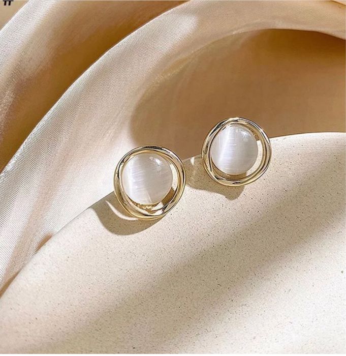 Brincos de mola novos lindissimos.