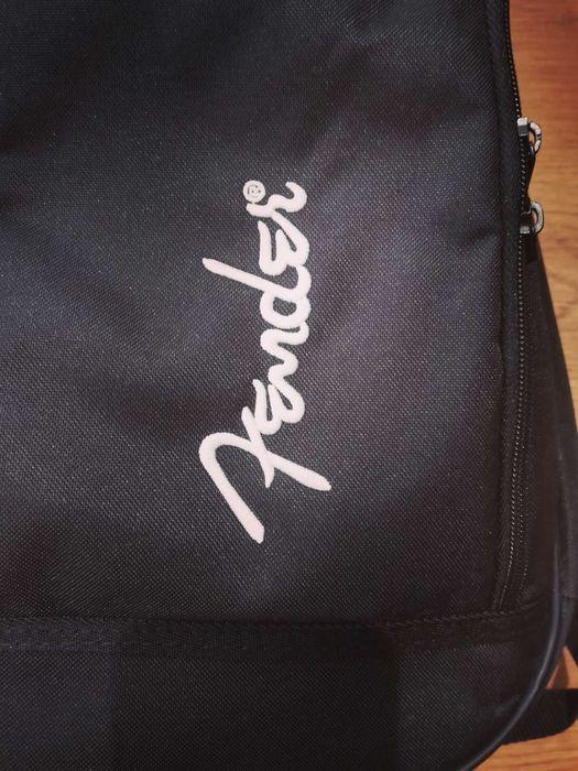 Vendo Guitarra Squier Affinity + saco de transporte Fender .