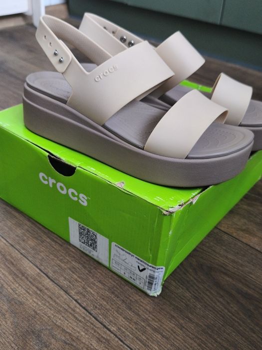 Crocs Brooklyn W9 босоніжки