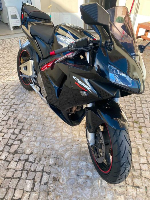 CBR 600 RR 2004 Preta Irrepreensível é pegar e Andar