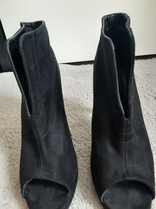 Botki z odkrytymi palcami