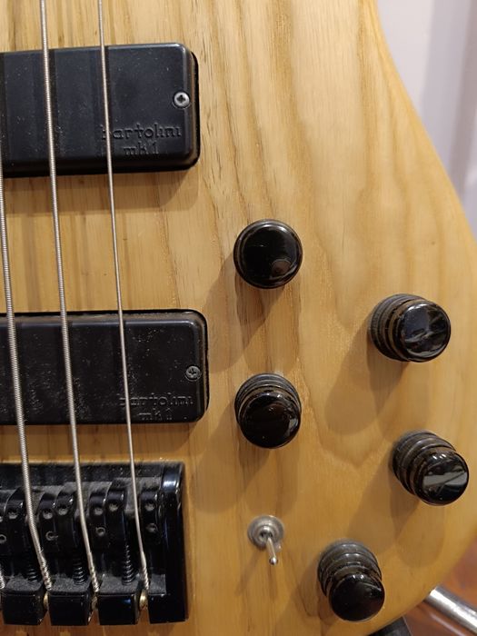 Gitara basowa Cort B5