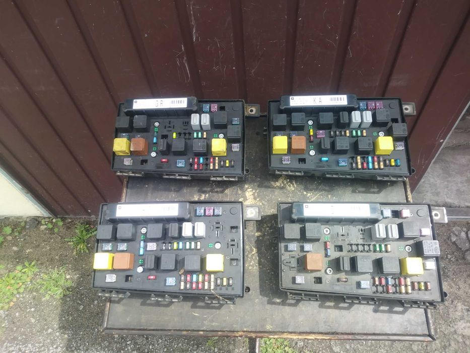 Opel Astra H zafira B Skrzynka bezpieczników GR KA HC DY