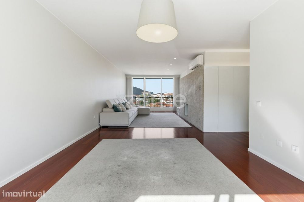 Apartamento T3+1 no centro de Vizela