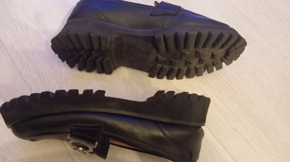 Damskie buty na koturnie