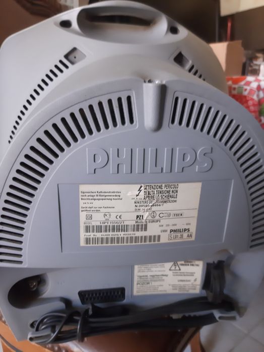 TV  philips pequena  a trabalhar bem impecavel