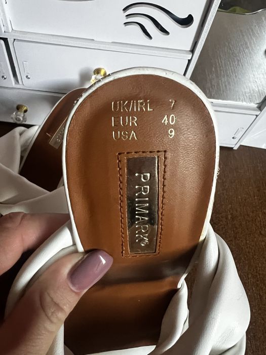 Шльопанці на каблуку
