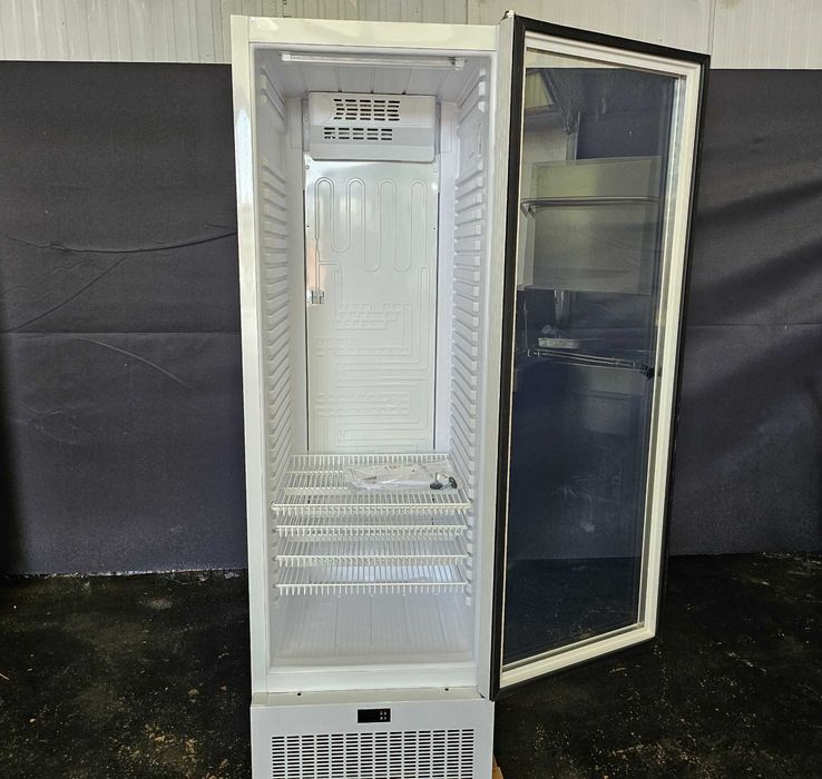 Frigorífico novo para bebidas