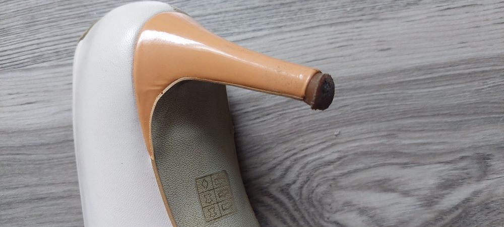 Buty damskie na obcasie