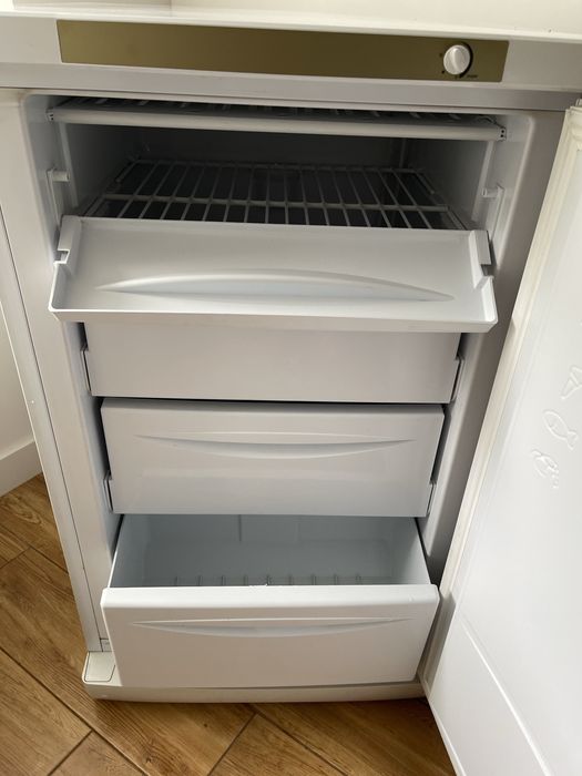 Морозильна камера Indesit