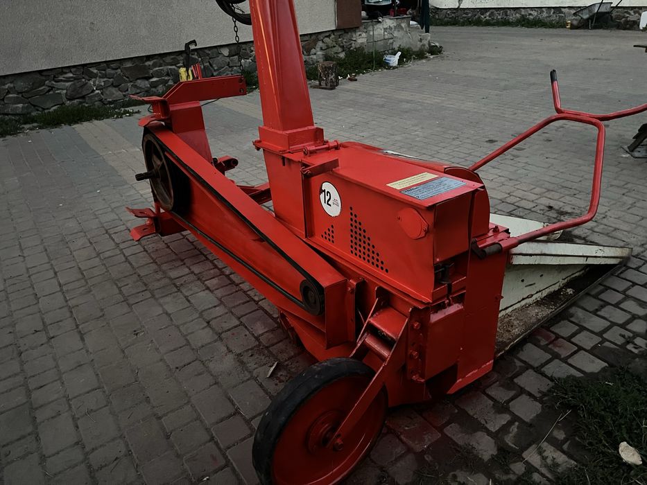 Продам навісний силосний комбаїн
