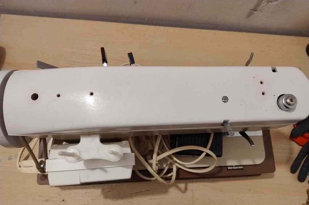 Maszyna do szycia Predom 466