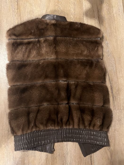 Безрукавка із норки з шкіряними вставками