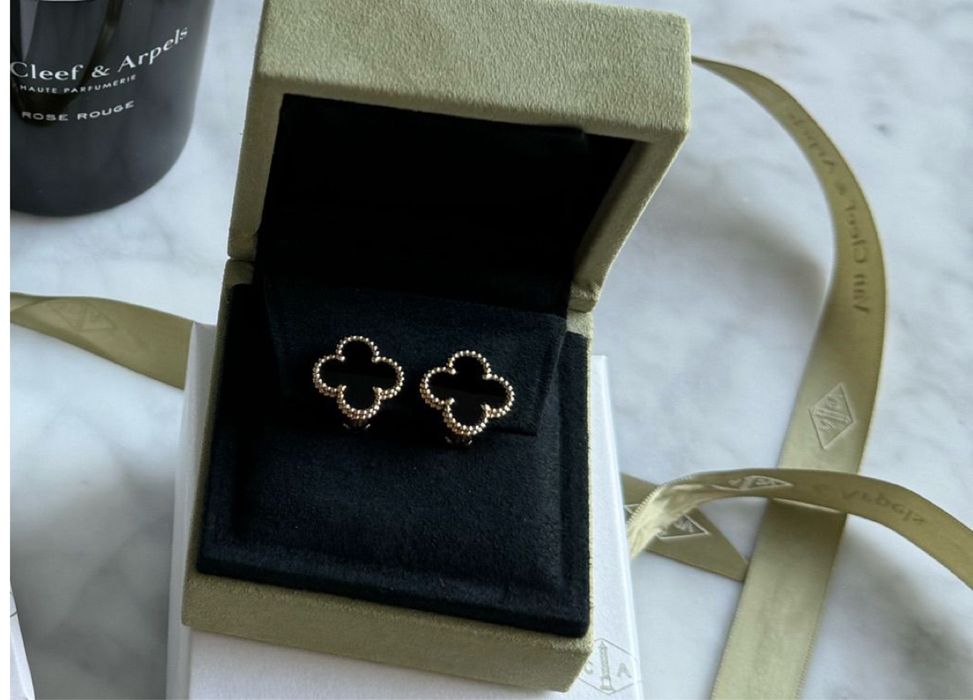 Золотые сережки Van Cleef