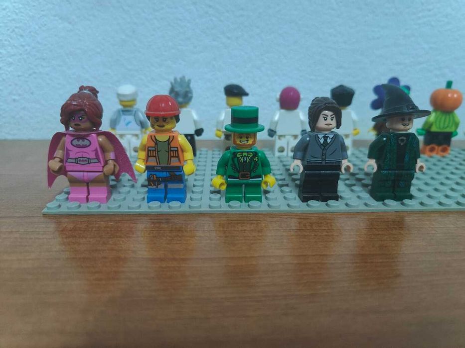 Lot of LEGO Minifigures from Various Themes, €3 Each64584272272386122