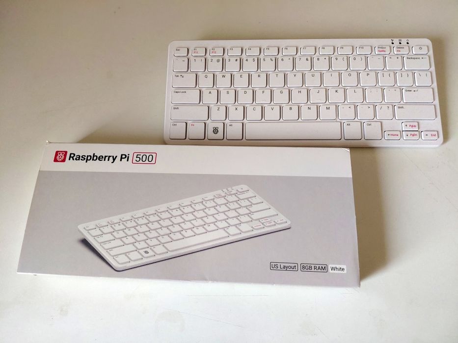 Raspberry Pi 500 + alimentação