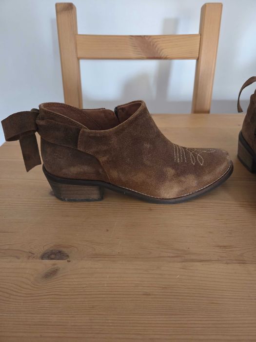 Botins em camurça castanha da XDK, tamanho 37