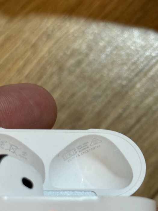 Nowe AirPods 4 (ANC)