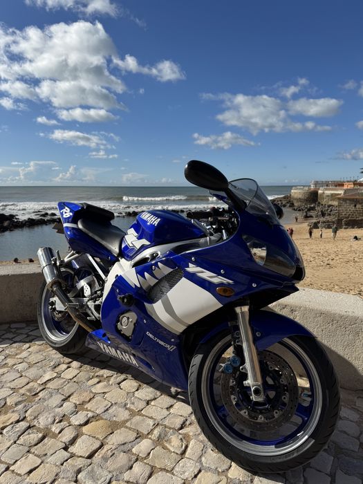 Yamaha YZF-R6 600cc 2000 | 35.000 km | Pneus novos | Precisa reparação