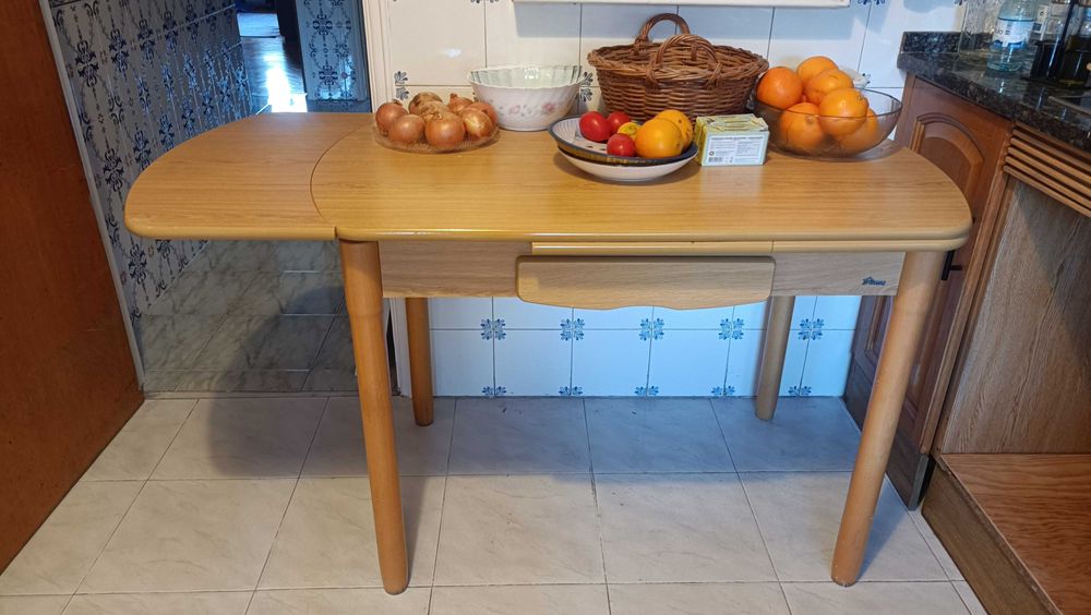 Mesa de refeição extensível da marca Portus