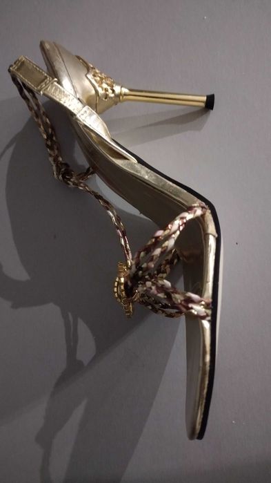 Buty szpilki kolor złoty