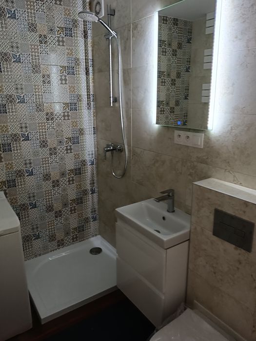 Układanie płytek glazurnik wykończenia łazienek