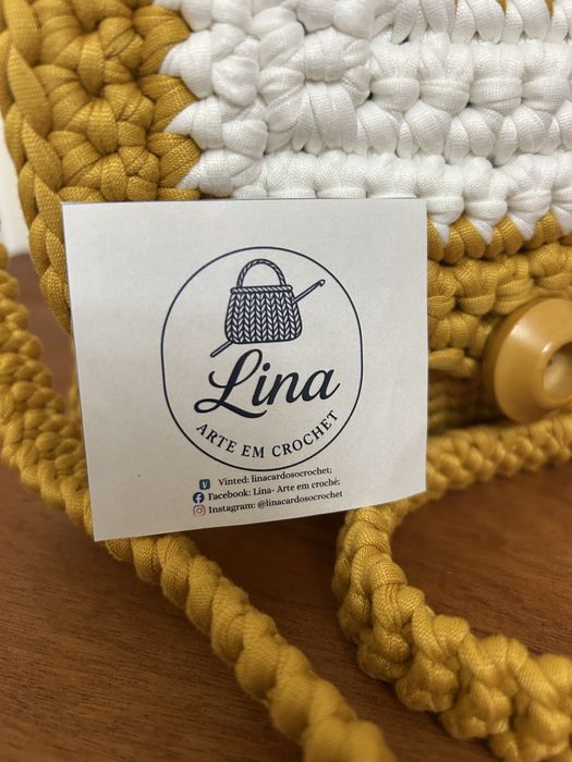 Mala de tiracolo cor mostarda e branco