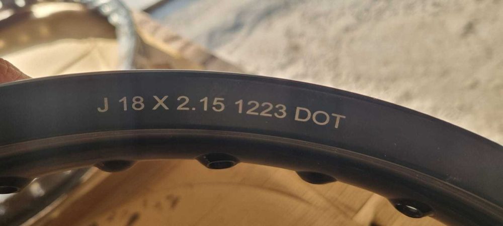 ARO RODA APE RACING  MODELO :ALUM PRETO 2.15X18 36Furos está novo.