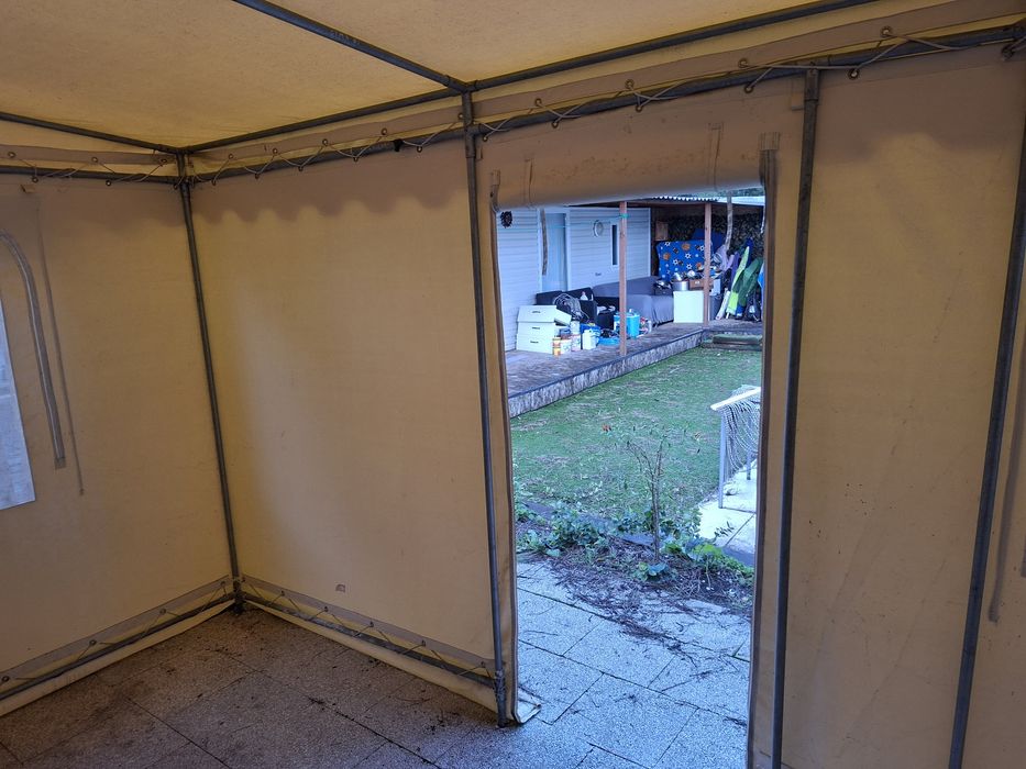 Vendo avançado, tenda em bom estado