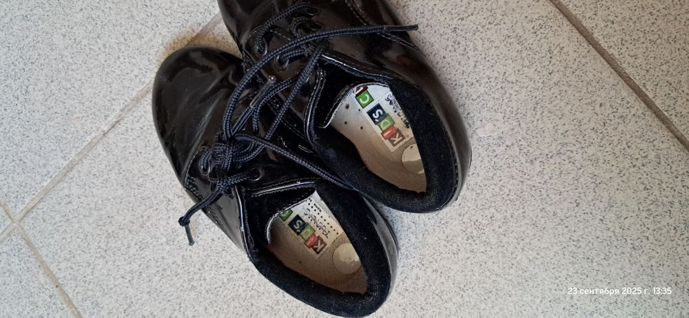 Лаковые детские туфли