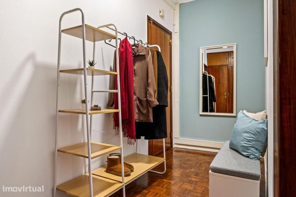 Quarto - localizado em Campolide Lisbon