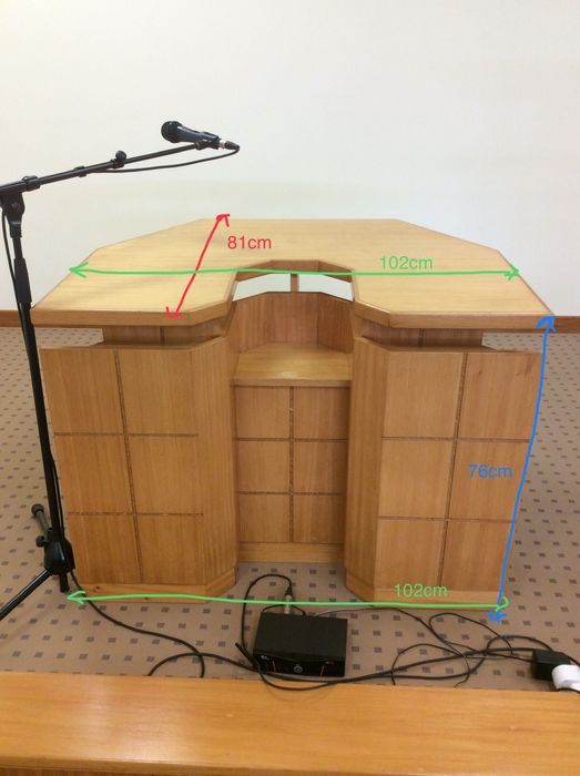 Mesa de Reunião (e Exposição) com 2 cadeiras