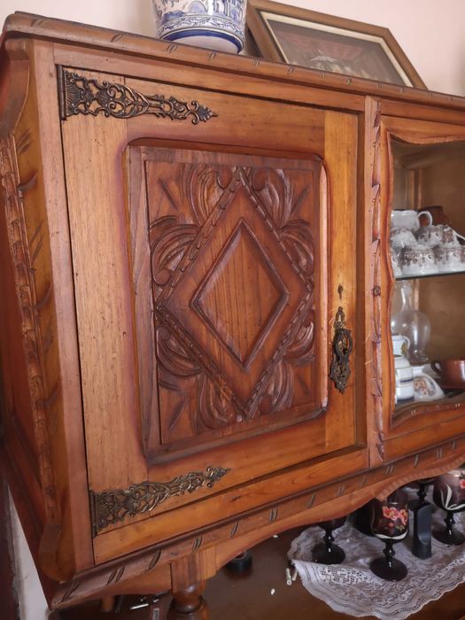 Cristaleira & Aparador - Recortes Antigos