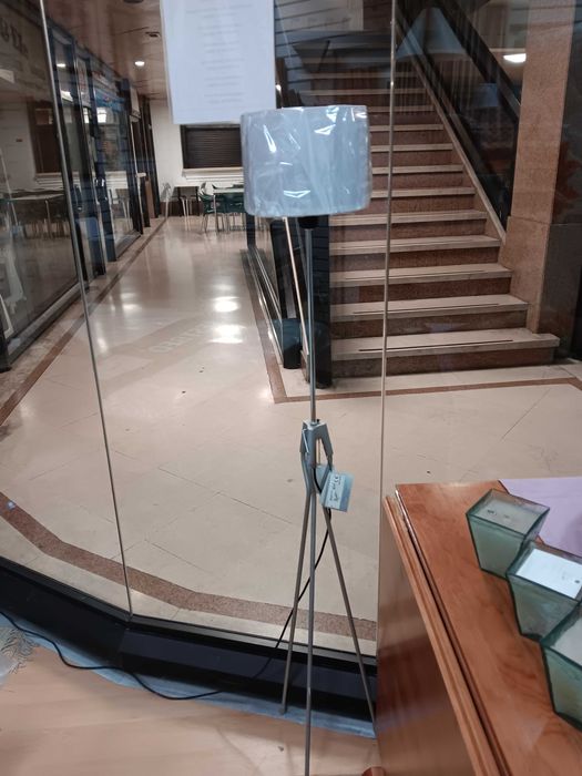 Candeeiro de pé alto em metal, NOVO