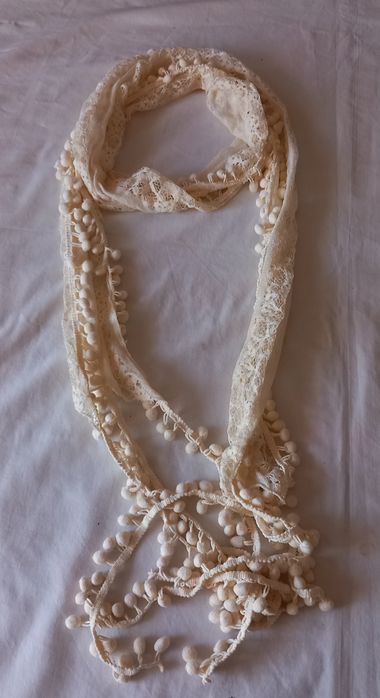 Cachecol de renda de verão 3€