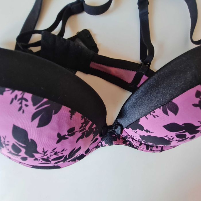 Бюстгалер пуш-апп с атласом