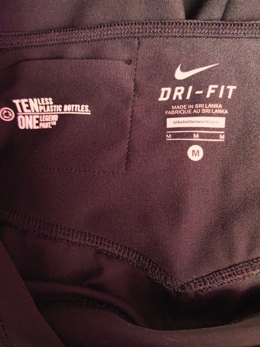 Czarne spodenk damskie i rybaczki Nike rozm M
