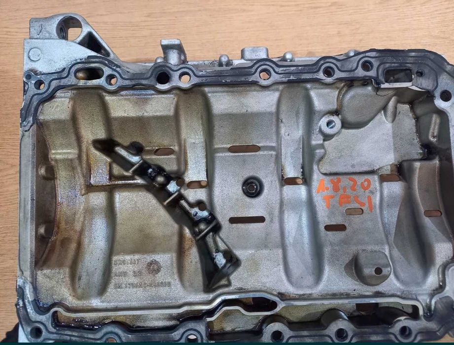 Miska misa olejowa podstawa miski AUDI VW 1.8 2.0 TFSI A4 B8 A5 Q5