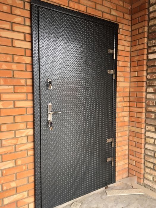 Металеві вхідні двері