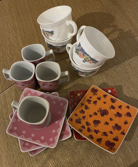 Conjunto de chávenas e pires