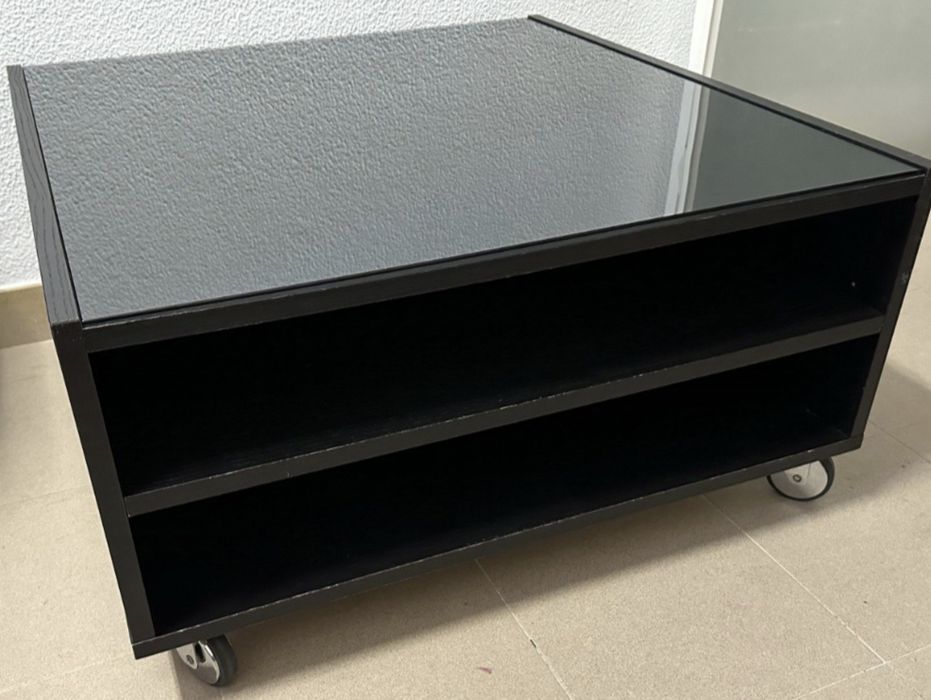 Mesa de centro IKEA com rodas