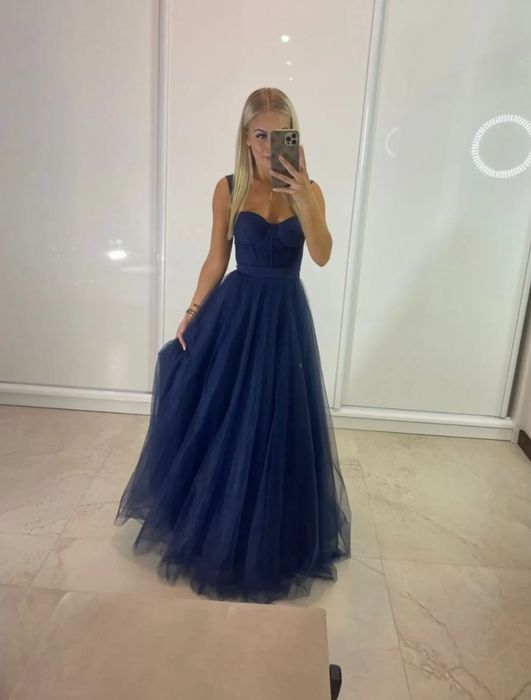 Sukienka granatowa wieczorowa