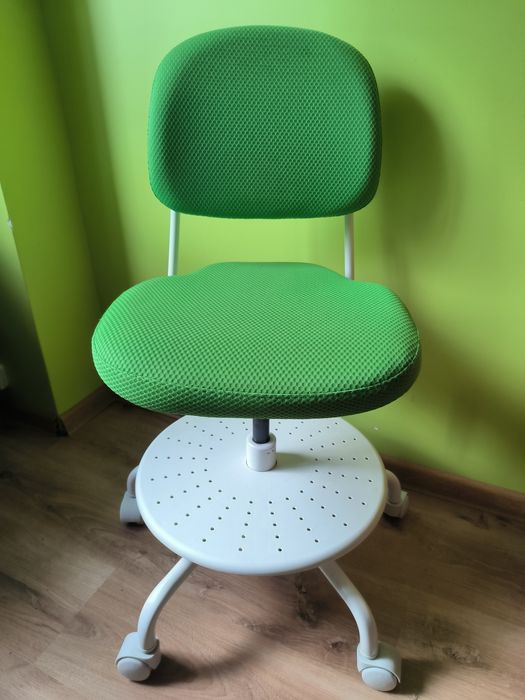 Krzesło dla dziecka IKEA Vimund  w zielonym kolorze