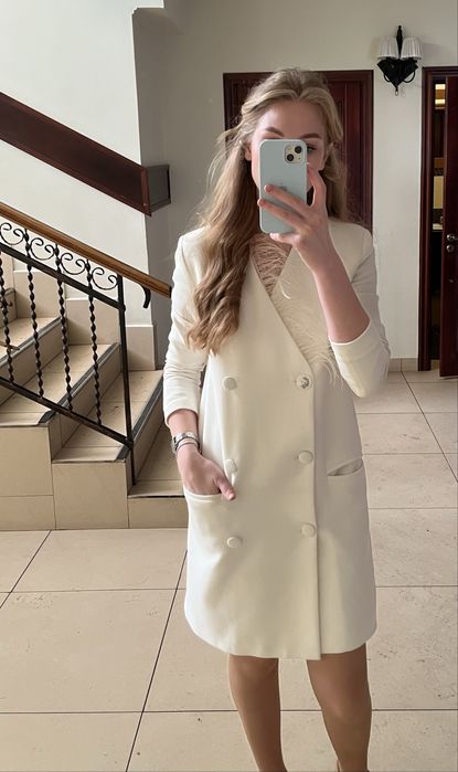 Святкова сукня  з пірʼям у відмінному стані