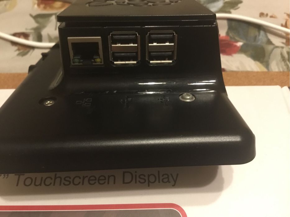 Одноплатный микрокомпьютер Raspberry Pi 3 Model B+в корпусе с сенсорным дисплеем
