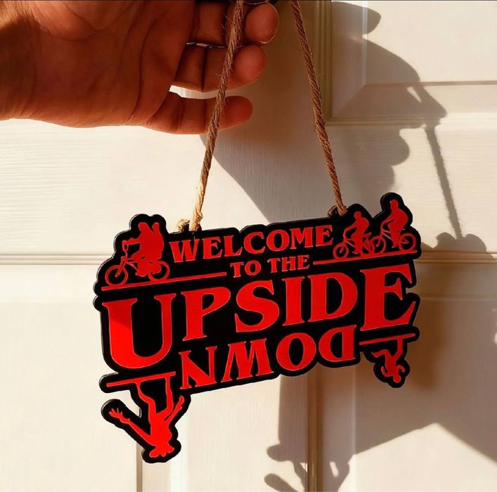 В НАЯВНОСТІ! Поличка підставка для фігурок Stranger Things Funko Pop